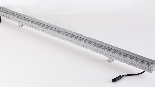 在選購LED洗墻燈的時候應(yīng)注意的三個事項