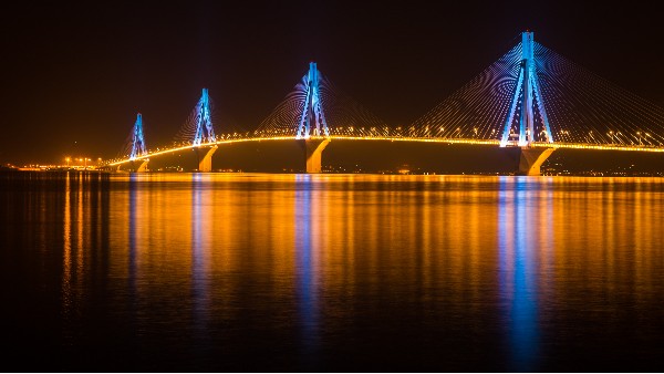 城市經濟的發(fā)展推動城市亮化工程進程